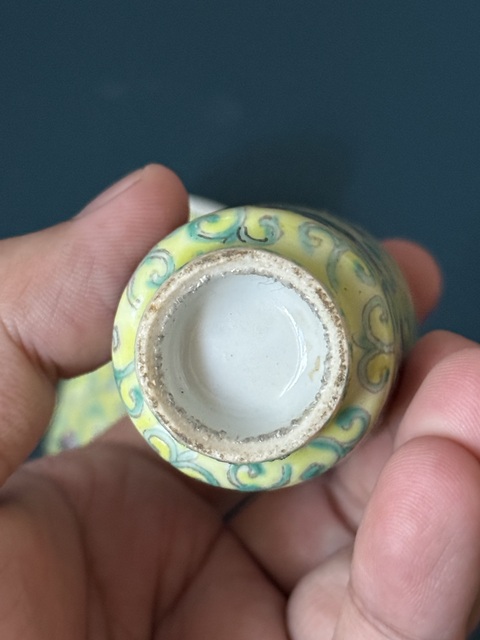 古玩陶瓷花卉紋粉彩瓶真品鑒賞圖