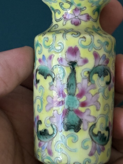 古玩陶瓷花卉紋粉彩瓶真品鑒賞圖