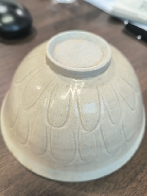 古玩陶瓷青白釉刻仰蓮紋面包碗真品鑒賞圖