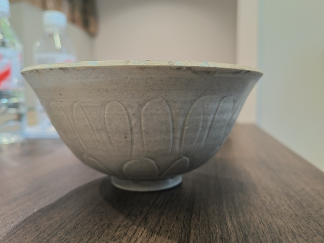 古玩陶瓷青白釉刻仰蓮紋面包碗真品鑒賞圖