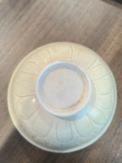 古玩陶瓷青白釉刻仰蓮紋面包碗真品鑒賞圖