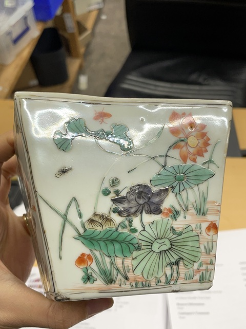 古玩陶瓷花蝶紋五彩方斗碗真品鑒賞圖