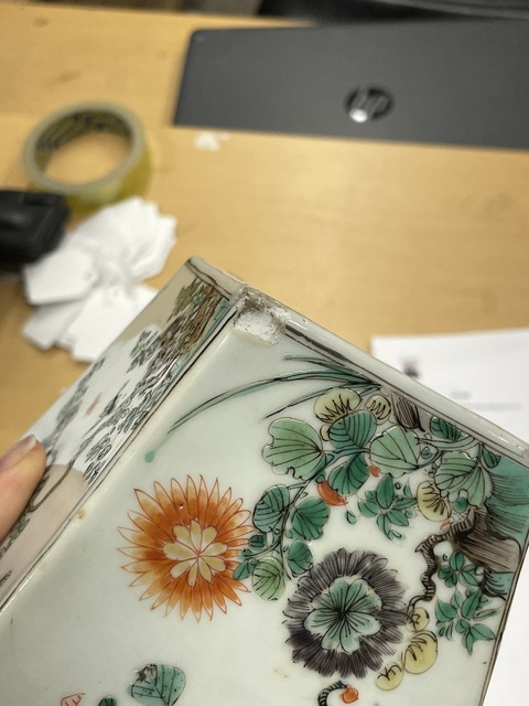 古玩陶瓷花蝶紋五彩方斗碗真品鑒賞圖