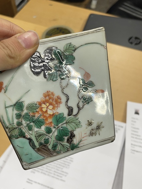 古玩陶瓷花蝶紋五彩方斗碗真品鑒賞圖