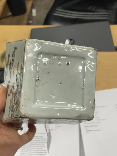 古玩陶瓷花蝶紋五彩方斗碗真品鑒賞圖