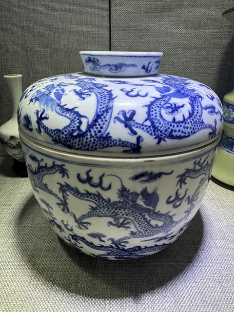 古玩陶瓷清光緒 青花龍紋蓋缸真品鑒賞圖