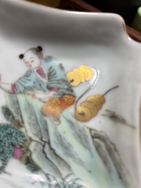 古玩陶瓷粉彩描金劉海戲金蟾圖紋四方倭角盤真品鑒賞圖