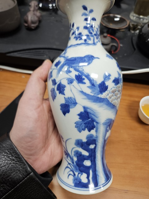 古玩陶瓷青花釉里紅花鳥紋觀音瓶真品鑒賞圖