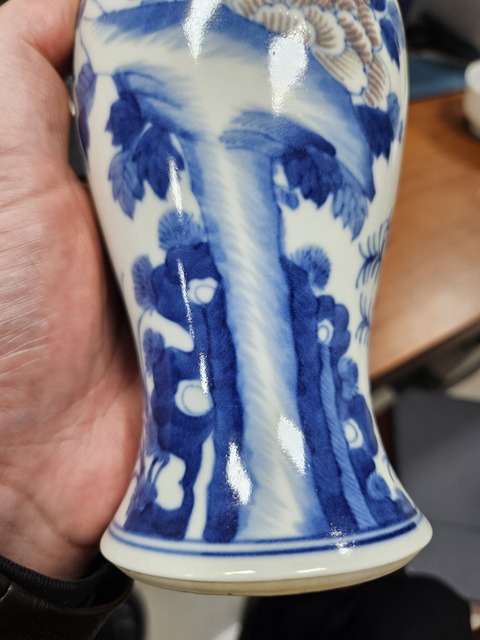 古玩陶瓷青花釉里紅花鳥紋觀音瓶真品鑒賞圖