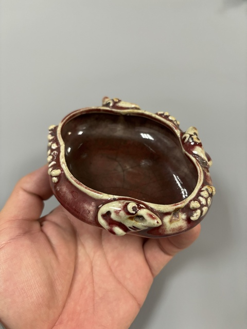 古玩陶瓷窯變釉松鼠吃葡萄海棠型筆洗真品鑒賞圖