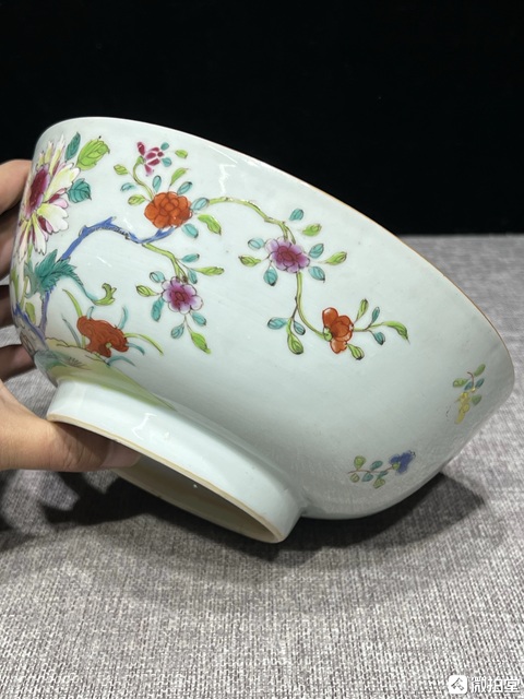 古玩陶瓷粉彩花卉碗真品鑒賞圖