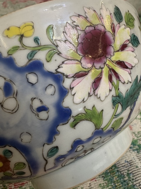 古玩陶瓷粉彩花卉碗真品鑒賞圖