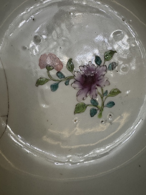 古玩陶瓷粉彩花卉碗真品鑒賞圖