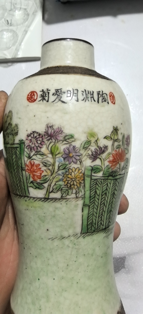 古玩陶瓷哥釉地鐵銹釉人物瓶真品鑒賞圖