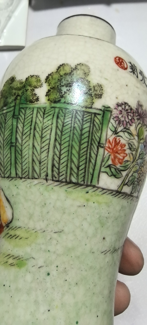 古玩陶瓷哥釉地鐵銹釉人物瓶真品鑒賞圖