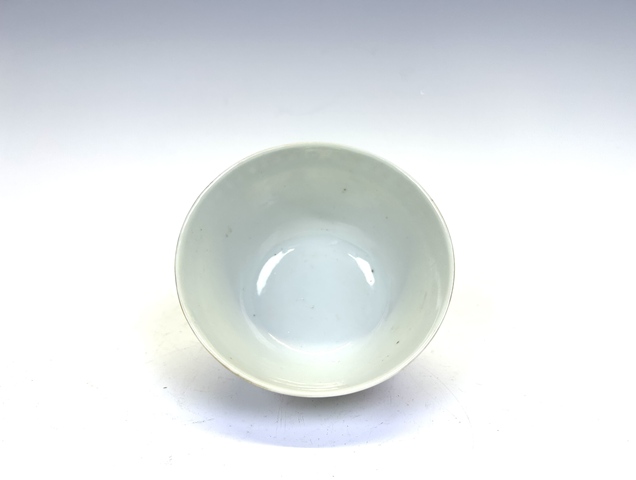 古玩陶瓷清晚期·青花加彩礬紅趕珠龍紋蓋碗真品鑒賞圖