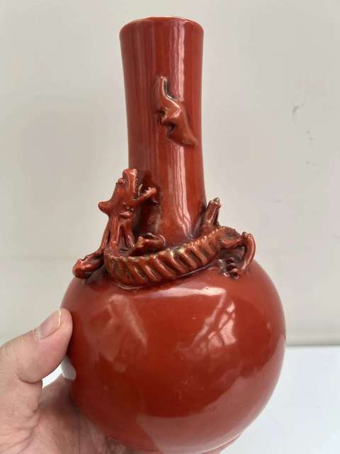 古玩陶瓷珊瑚紅釉描金螭龍蝠紋天球瓶真品鑒賞圖