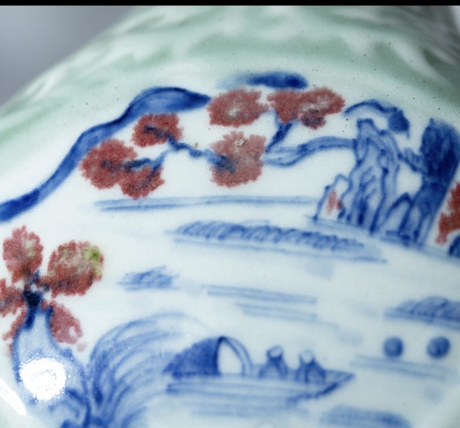 古玩陶瓷豆青釉模印青花釉里紅山水紋瓶真品鑒賞圖