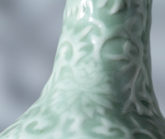 古玩陶瓷豆青釉模印青花釉里紅山水紋瓶真品鑒賞圖