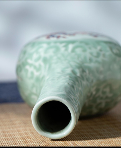 古玩陶瓷豆青釉模印青花釉里紅山水紋瓶真品鑒賞圖