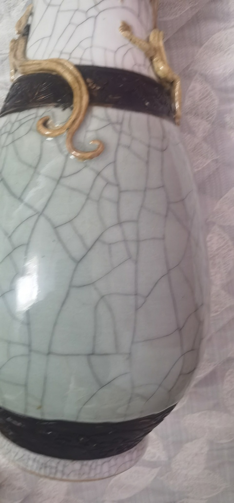 古玩陶瓷哥釉鐵骨泥盤螭龍紋撇口瓶真品鑒賞圖