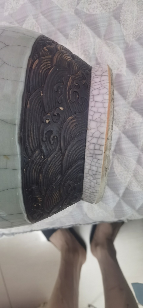 古玩陶瓷哥釉鐵骨泥盤螭龍紋撇口瓶真品鑒賞圖