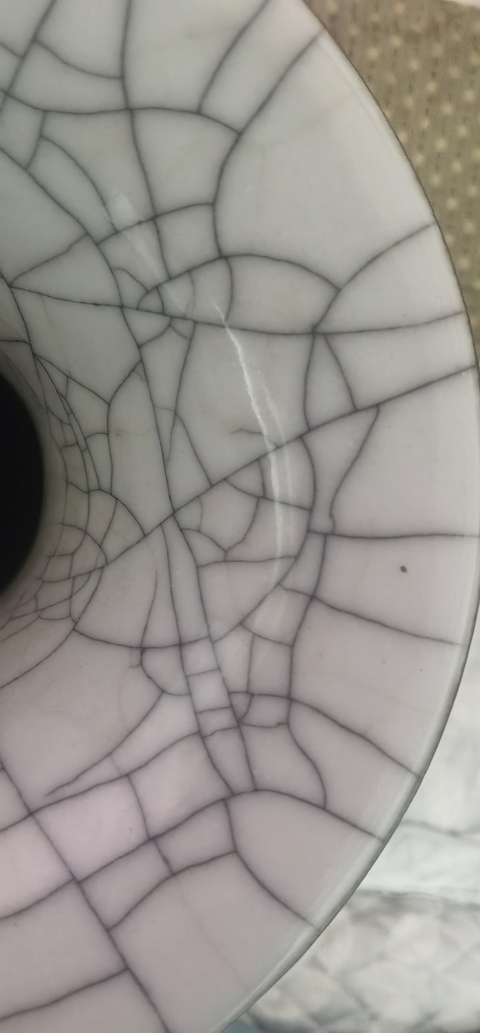 古玩陶瓷哥釉鐵骨泥盤螭龍紋撇口瓶真品鑒賞圖