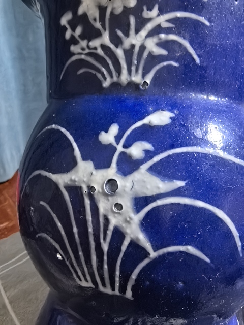 古玩陶瓷霽藍釉堆白花卉紋渣斗真品鑒賞圖