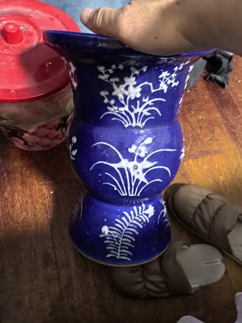 古玩陶瓷霽藍釉堆白花卉紋渣斗真品鑒賞圖