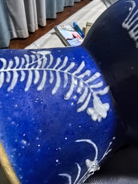 古玩陶瓷霽藍釉堆白花卉紋渣斗真品鑒賞圖