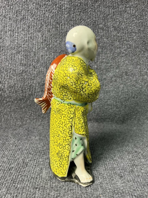 古玩陶瓷黃地粉彩漁夫塑像拍賣(mài)，當(dāng)前價(jià)格1888元