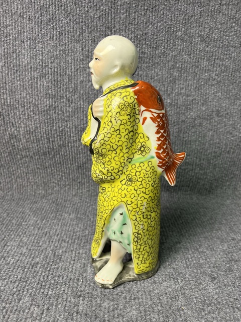 古玩陶瓷黃地粉彩漁夫塑像拍賣(mài)，當(dāng)前價(jià)格1888元