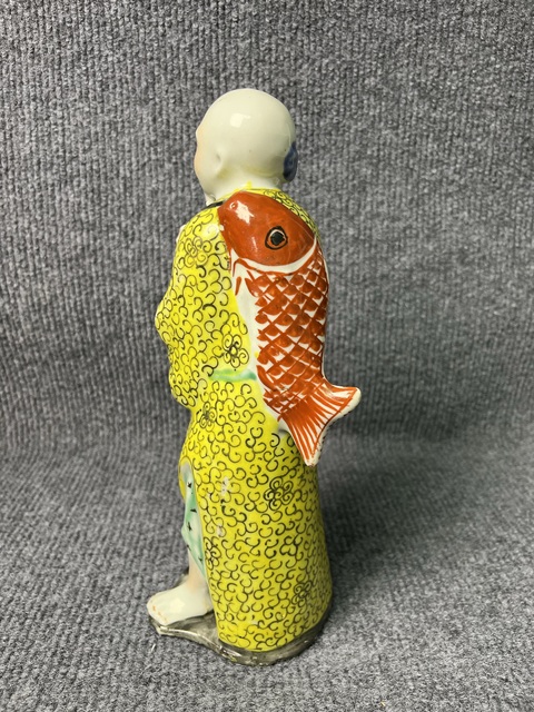 古玩陶瓷黃地粉彩漁夫塑像拍賣(mài)，當(dāng)前價(jià)格1888元