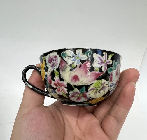 古玩陶瓷墨地粉彩花卉紋杯真品鑒賞圖