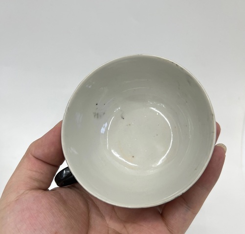 古玩陶瓷墨地粉彩花卉紋杯真品鑒賞圖