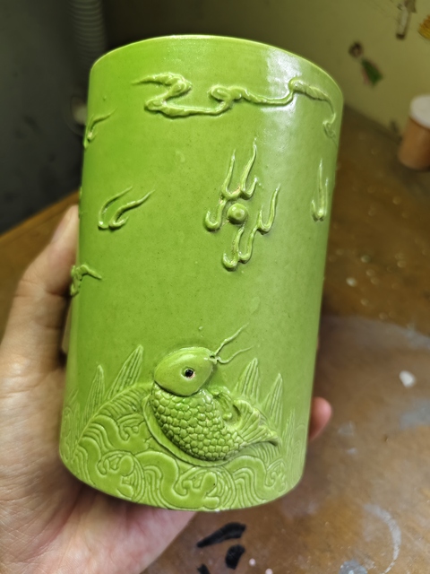 古玩陶瓷魚化龍筆筒真品鑒賞圖