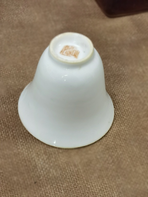古玩陶瓷白釉仰鐘杯真品鑒賞圖
