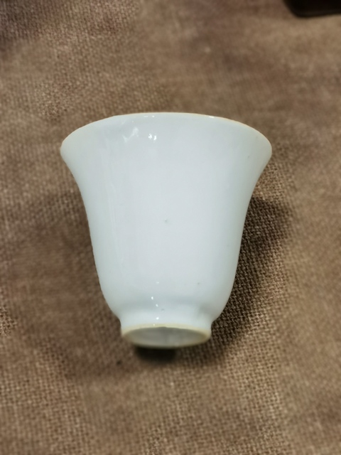 古玩陶瓷白釉仰鐘杯真品鑒賞圖
