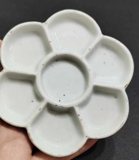 古玩陶瓷白釉調色盤真品鑒賞圖