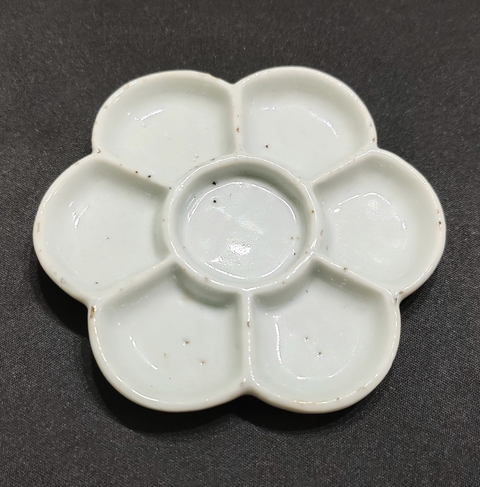 古玩陶瓷白釉調色盤真品鑒賞圖