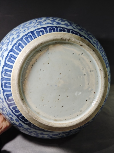 古玩陶瓷纏枝花卉紋青花廣口罐真品鑒賞圖