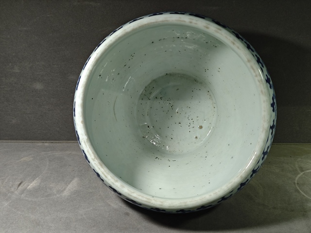 古玩陶瓷纏枝花卉紋青花廣口罐真品鑒賞圖