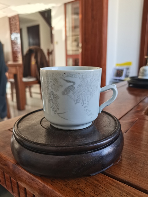 古玩陶瓷清光緒 刻瓷把杯真品鑒賞圖