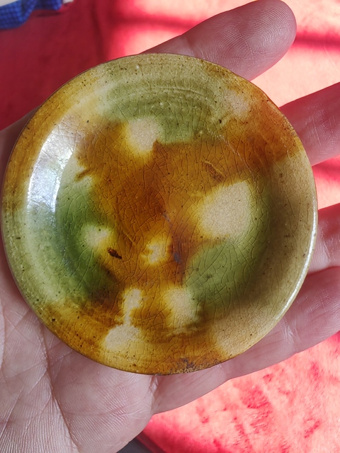 古玩陶瓷三彩盤真品鑒賞圖