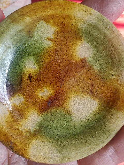 古玩陶瓷三彩盤真品鑒賞圖