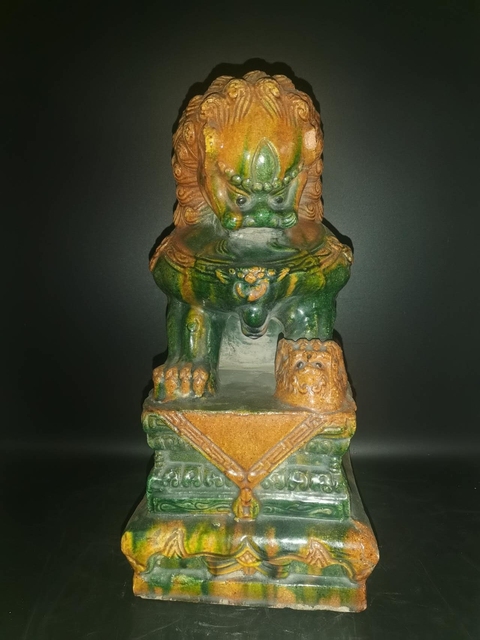 古玩陶瓷三彩琉璃釉獅子擺件真品鑒賞圖