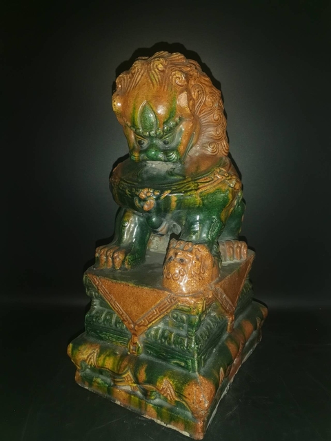 古玩陶瓷三彩琉璃釉獅子擺件真品鑒賞圖