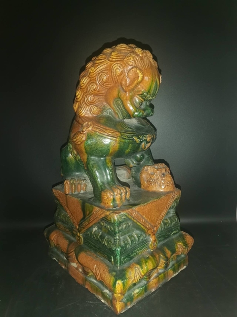 古玩陶瓷三彩琉璃釉獅子擺件真品鑒賞圖