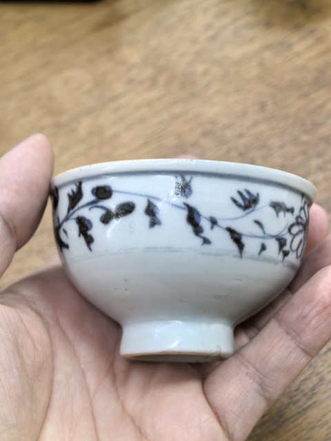 古玩陶瓷青花花卉紋茶碗真品鑒賞圖