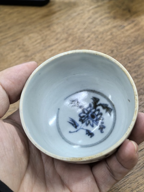古玩陶瓷青花花卉紋茶碗真品鑒賞圖